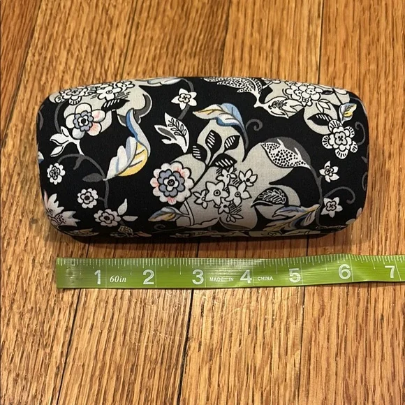 Vera Bradley Black and Gray Floral Glasses Case - Picture 6 of 7